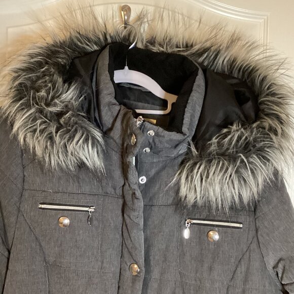 Liz Claiborne Women’s Faux Fur Trim Detachable Hood Puffer Parka Winter Coat - Picture 3 of 12